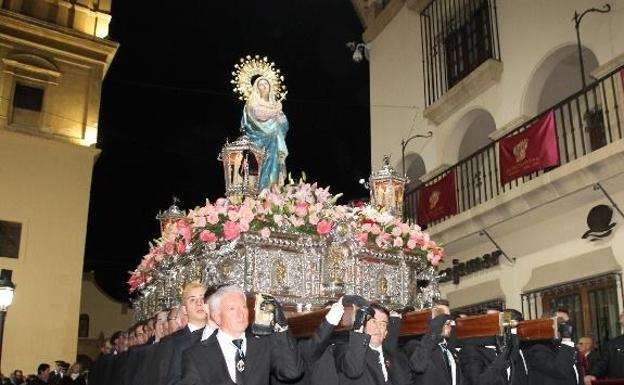 Procesión del Paso Negro en la noche del Viernes Santo en Huércal-Overa.