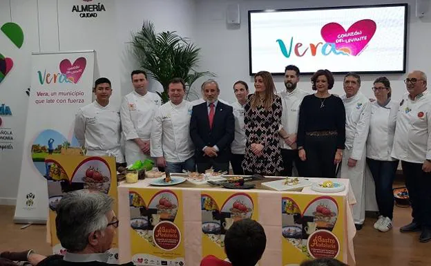 Los chefs veratenses embajadores del evento realizaron una demostración de cocina en directo en la sede de la capital gastronómica Almería 2019 en la tarde del lunes.