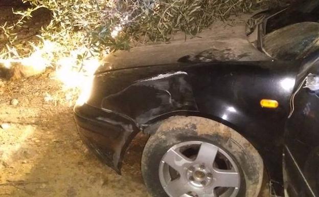 Detalle del accidente sufrido por el vehículo que trató de evitar el control de la Guardia Civil. 