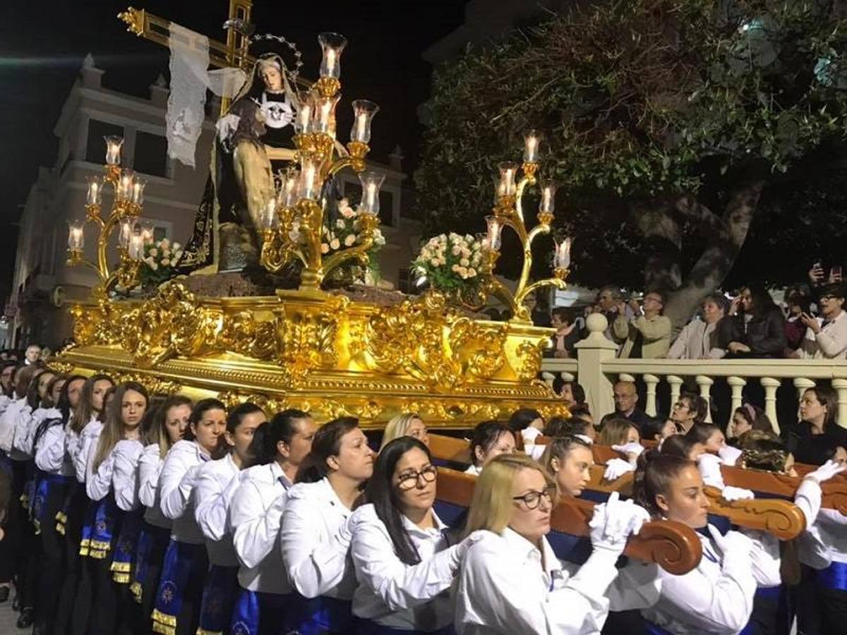 Procesión de la Virgen de las Angustias del Paso Azul de Cuevas del Almanzora en la noche de ayer.