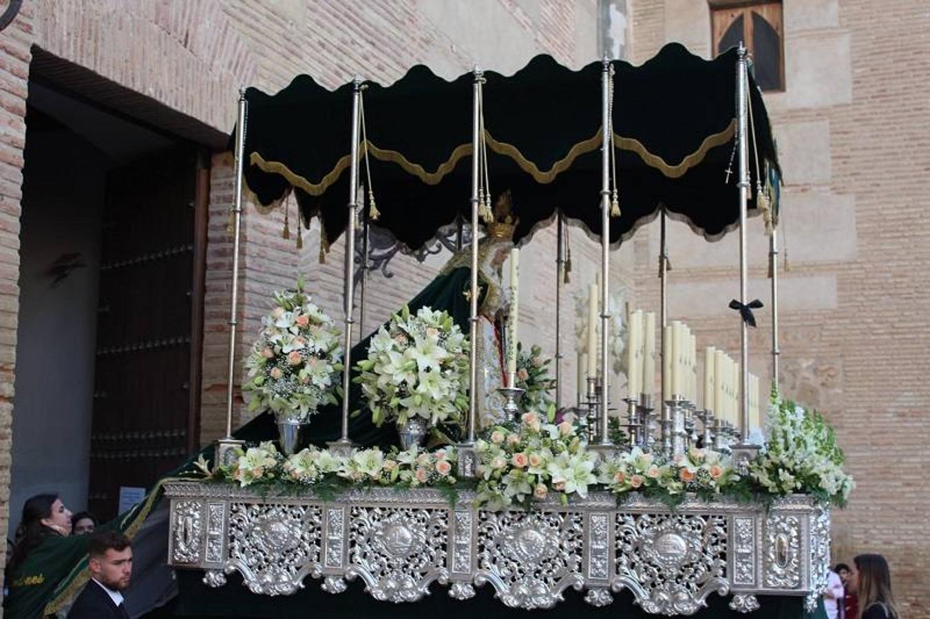 Otro Martes Santo más celebró su entrañable procesión la Hermandad Juvenil e Infantil de la Virgen de los Perdones y Jesús de la Esperanza. Al caer la noche, decenas de niños y adolescentes veratenses se convirtieron durante unas horas en verdaderos hombres y mujeres portadores de grandiosos pasos, mostrando una serenidad espectacular.