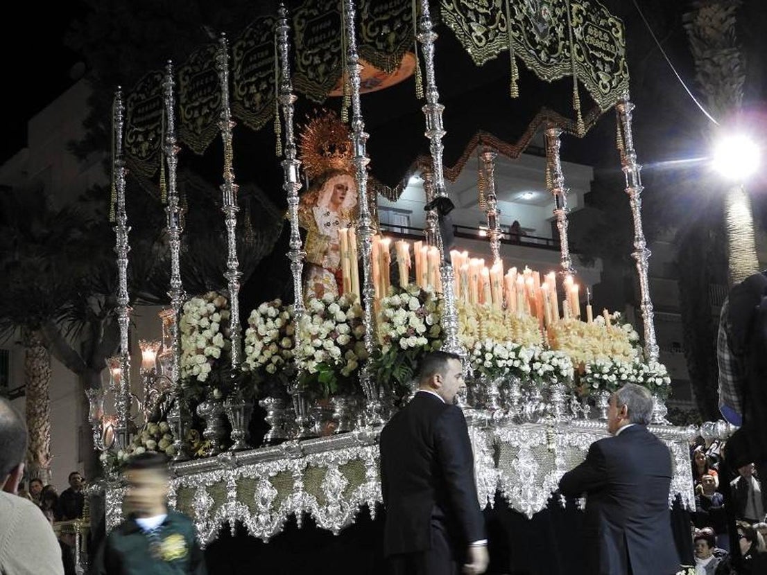 La Real Cofradía de S. Juan Evangelista y Ntra. Sra. de la Esperanza y Santas Mujeres, Verónica y María Magdalena y Stmo. Cristo de la Salud (Paso Blanco) fue la protagonista en el Miércoles Santo de Cuevas del Almanzora. Solo con visitar sus desfiles procesionales entenderán el porqué está declarada de Interés Turístico de Andalucía.