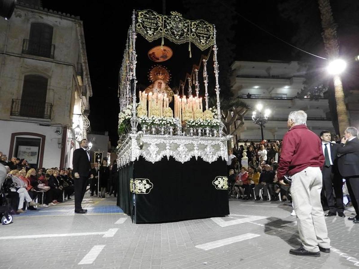 La Real Cofradía de S. Juan Evangelista y Ntra. Sra. de la Esperanza y Santas Mujeres, Verónica y María Magdalena y Stmo. Cristo de la Salud (Paso Blanco) fue la protagonista en el Miércoles Santo de Cuevas del Almanzora. Solo con visitar sus desfiles procesionales entenderán el porqué está declarada de Interés Turístico de Andalucía.