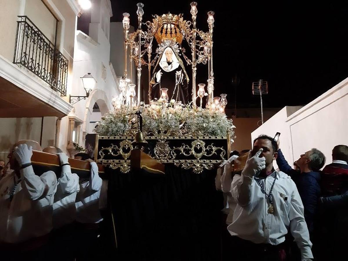 La Cofradía Santo Cristo de la Misericordia y Santísima Virgen de la Amargura (Madre de la Salud) procesionó este Miércoles Santo por las calles de Garrucha de manera muy emotiva.