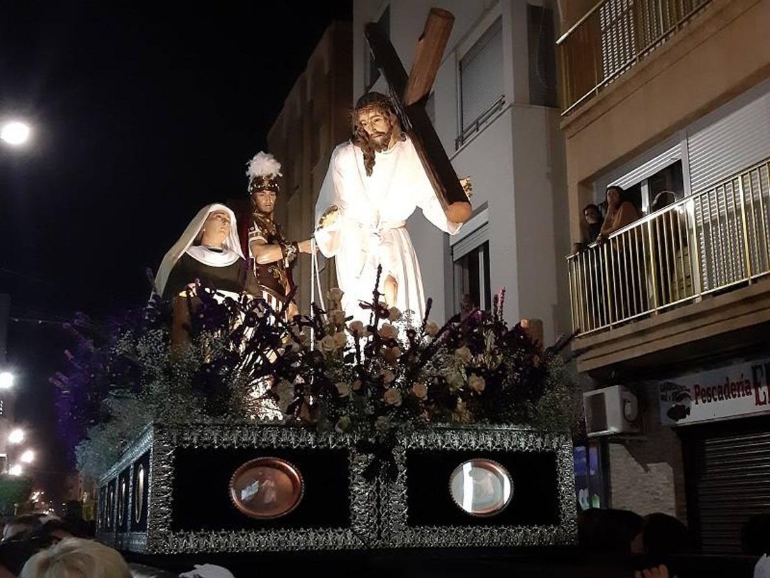 La Cofradía Santo Cristo de la Misericordia y Santísima Virgen de la Amargura (Madre de la Salud) procesionó este Miércoles Santo por las calles de Garrucha de manera muy emotiva.