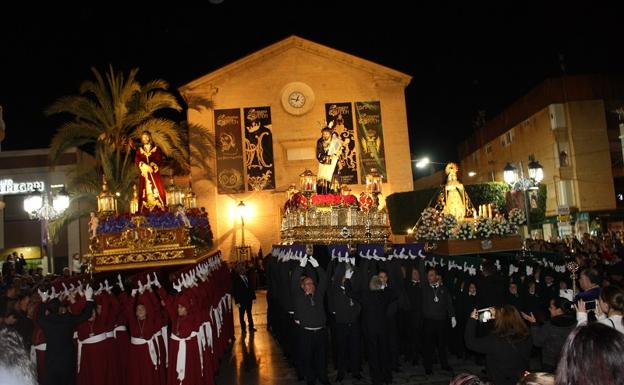 El « baile» a los tronos finalizó con una 'levantá' al unísono