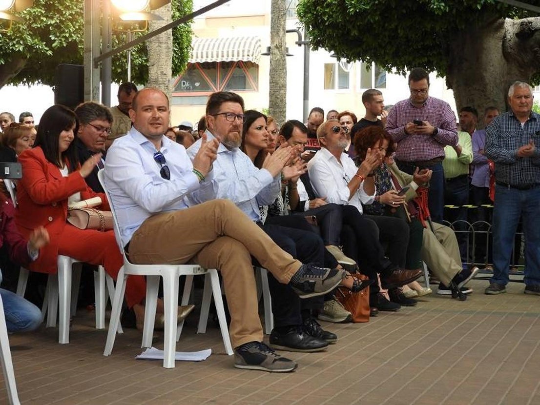 Los socialistas celebraron un acto en el parque del Recreo de Cuevas del Almanzora en el que conmemoraron el 40 aniversario de los ayuntamientos democráticos.