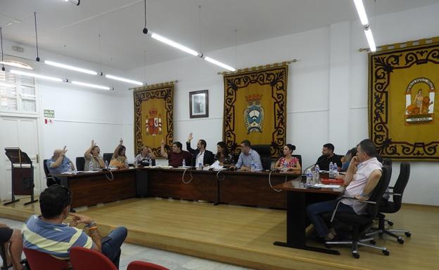 Sesión plenaria celebrada en el último tramo de esta legislatura en el Ayuntamiento de Carboneras.