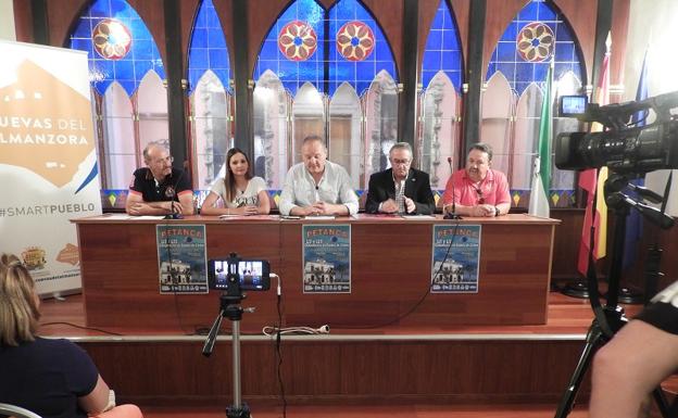Acto de presentación celebrado ayer en la casa consistorial cuevana.