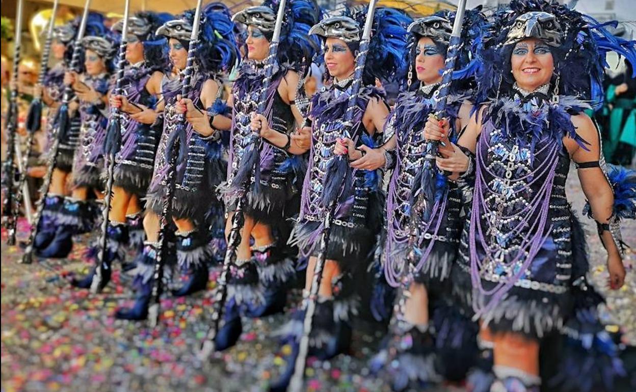 Desfile por las calles de Mojácar. 