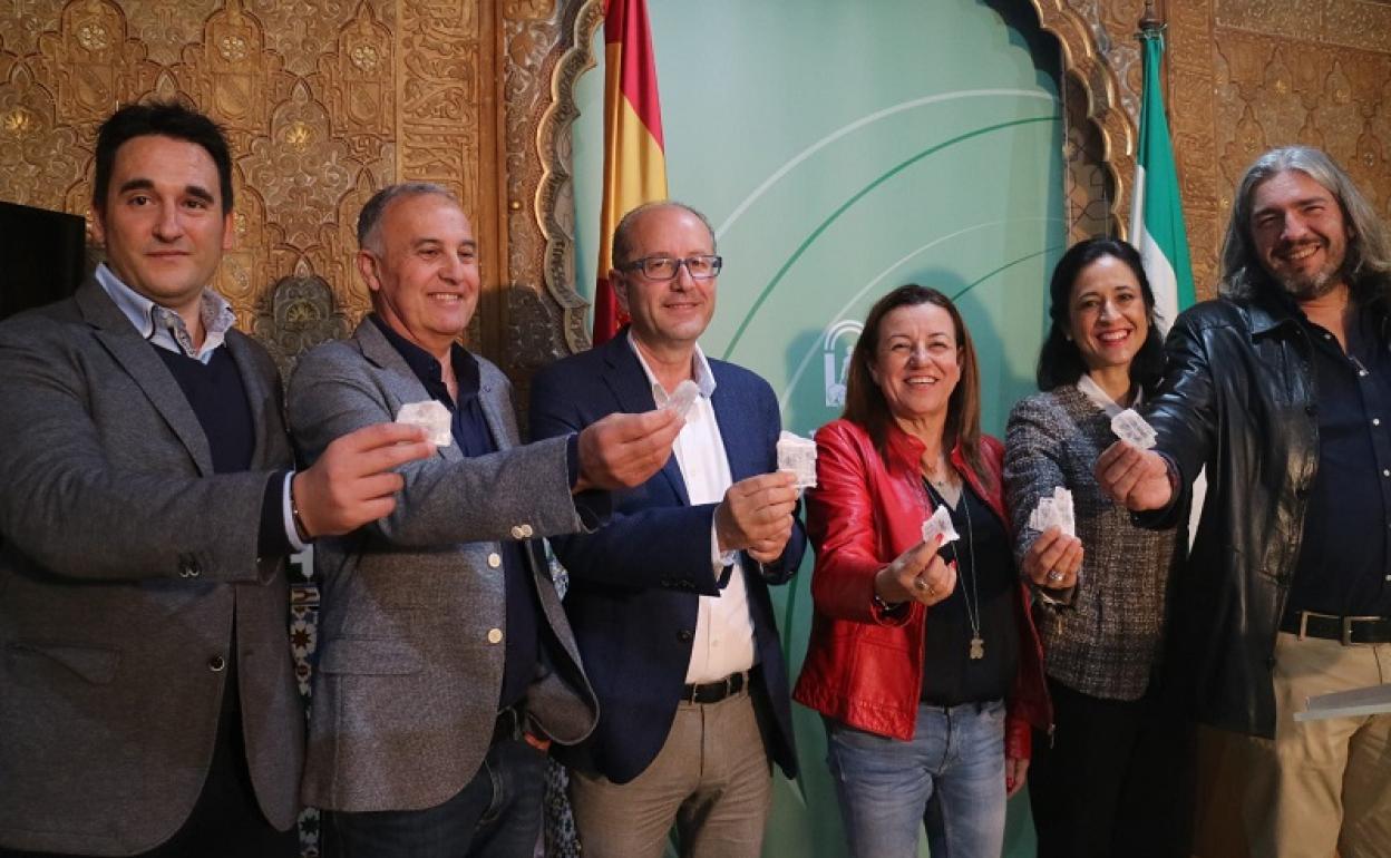 Presentación de la exposición 'Piedra a piedra' en el Salón Árabe de la Sede del Gobierno. 