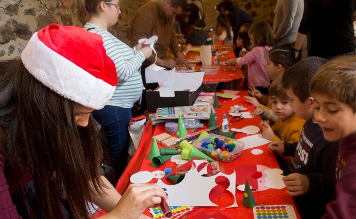 Taller de adornos navideños. 