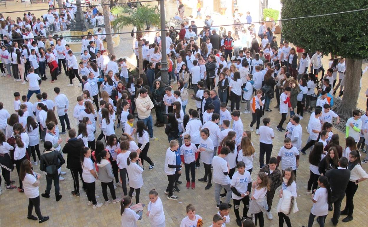Acto conmemorativo celebrado en la Plaza Mayor de Vera. 