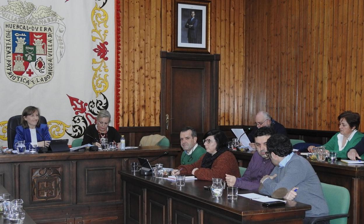 Sesión plenaria en el Ayuntamiento de Huércal-Overa. 