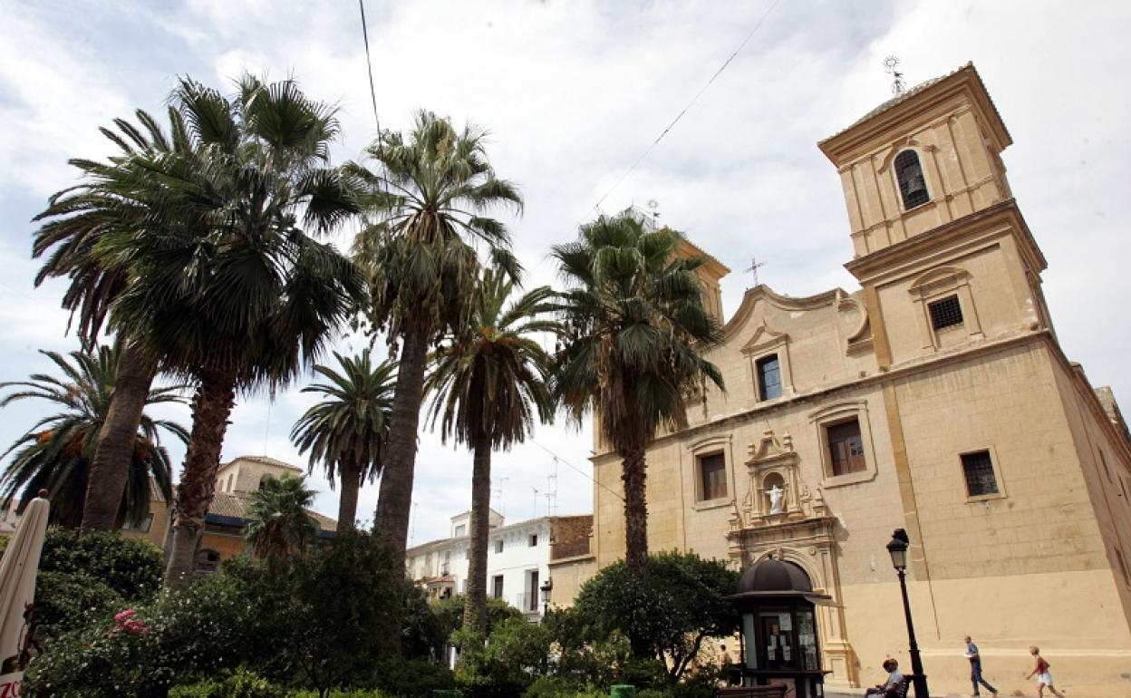 Tribunales en Almería | Piden dos años y medio de cárcel para la acusada de robar limosnas en la iglesia Huércal-Overa