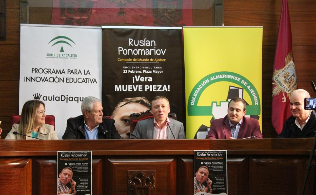 Bienvenida a Ruslan Ponomariov en el Ayuntamiento de Vera- 
