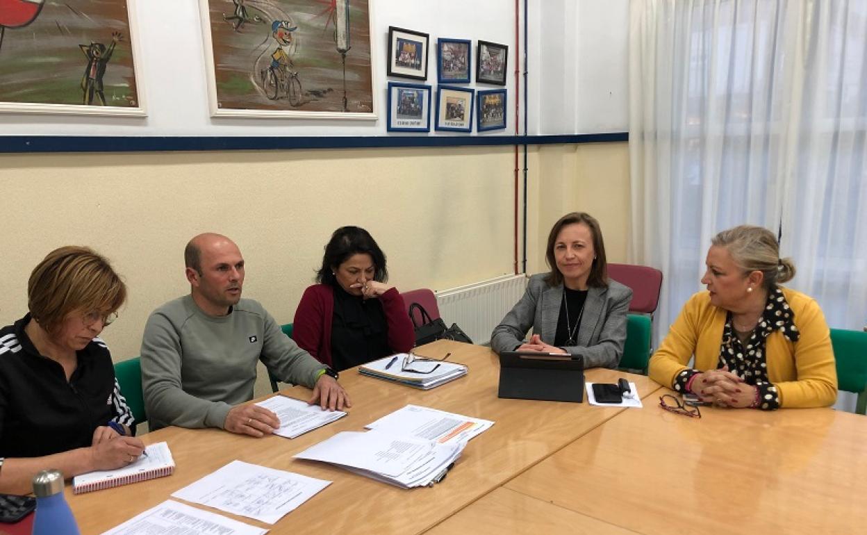 Reunión del consejo escolar en el CEIP Virgen del Río. 