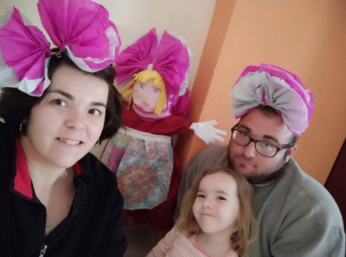 Viejas en los balcones para conmemorar este día. 