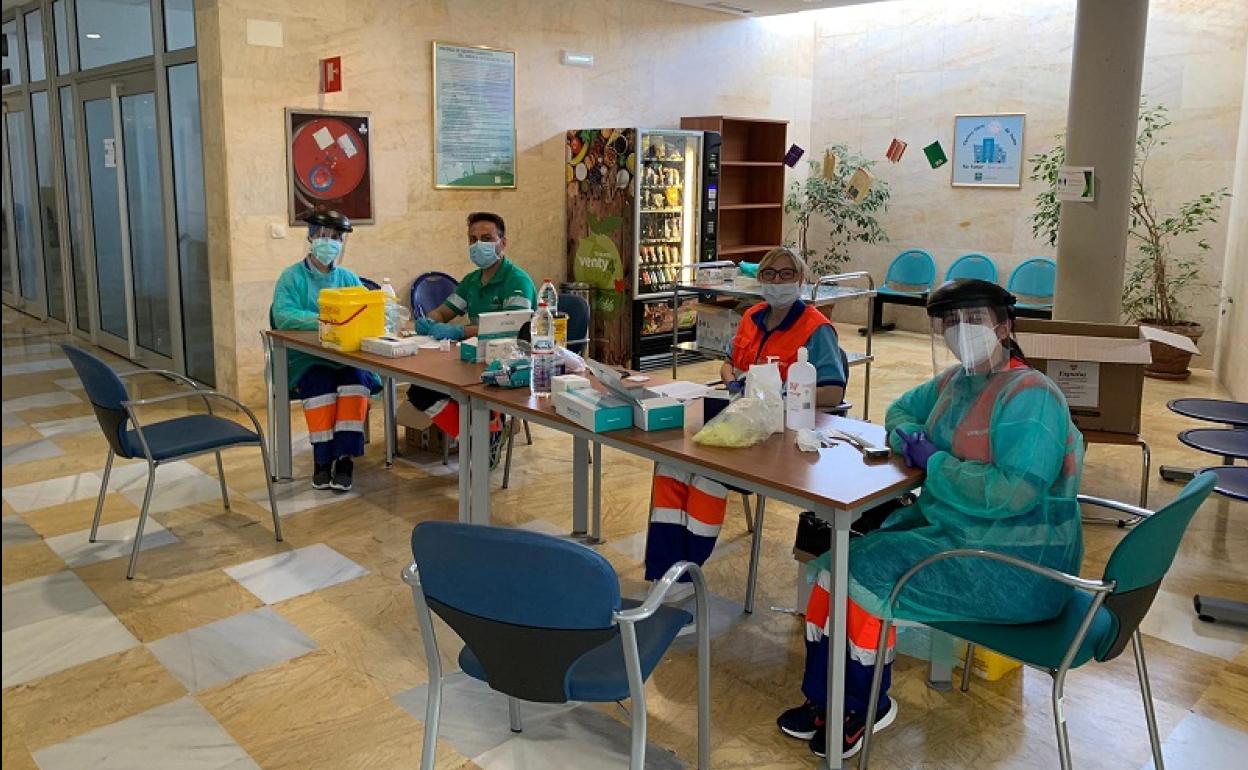 Sanitarios en el Hospital de la Inmaculada. 