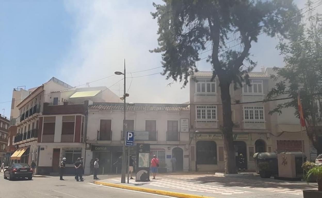 El humo se podía ver desde el Ayuntamiento. 