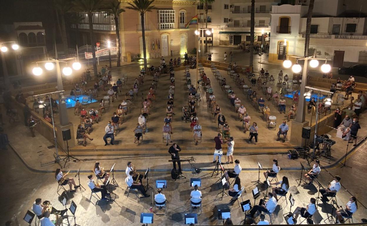 La Banda Municipal de Carboneras vuelve a llenar de música las calles con un Homenaje a San Antonio