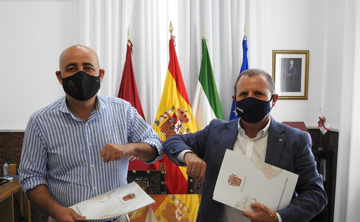 El alcalde, Domingo Fernández, y el presidente de la institución empresarial, Jerónimo Parra. 