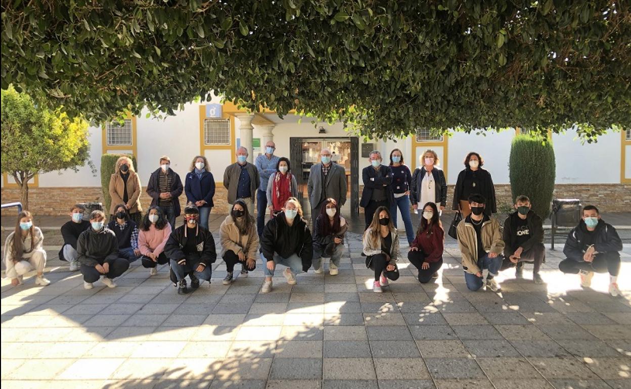 Huércal-Overa acerca la campaña contra la Violencia de Género a los alumnos de los centros educativos y comercios del municipio