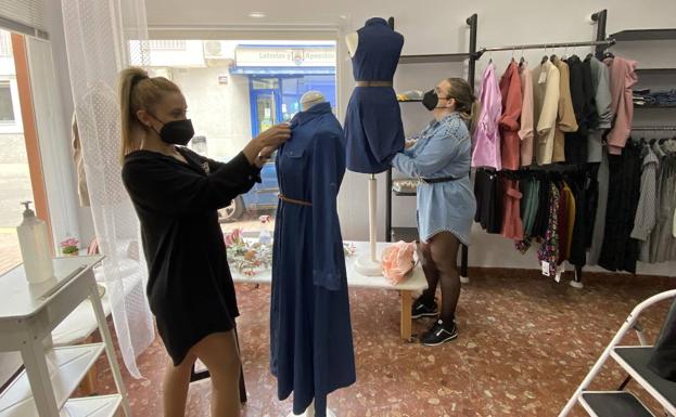 En Malika ultiman hasta el último detalle de cara a la apertura oficial de su tienda de moda. 