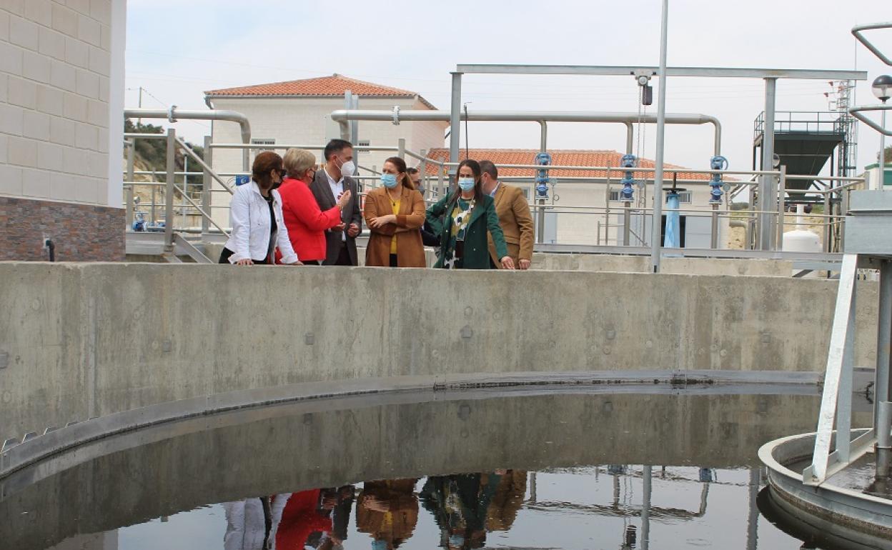La consejera de Agricultura, Ganadería, Pesca y Desarrollo Sostenible, Carmen Crespo, visitó las instalaciones de la EDAR de Antas. 