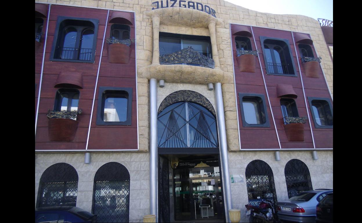 Tribunales en Almería | El juez califica de delito leve las presuntas amenazas del concejal de Urbanismo de Carboneras a un hostelero