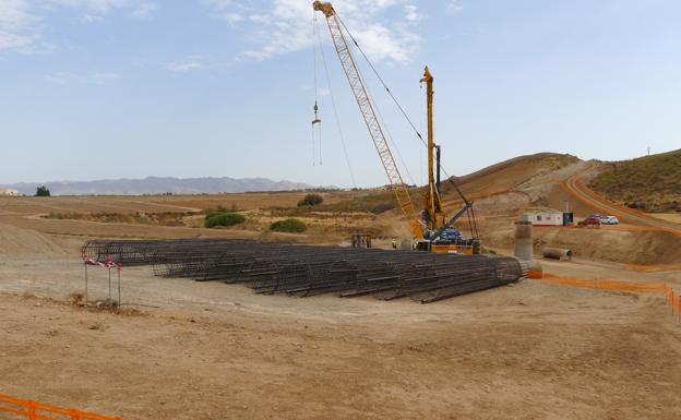 Obras del AVE de Murcia a Almería en el tramo Pulpí-Vera. 