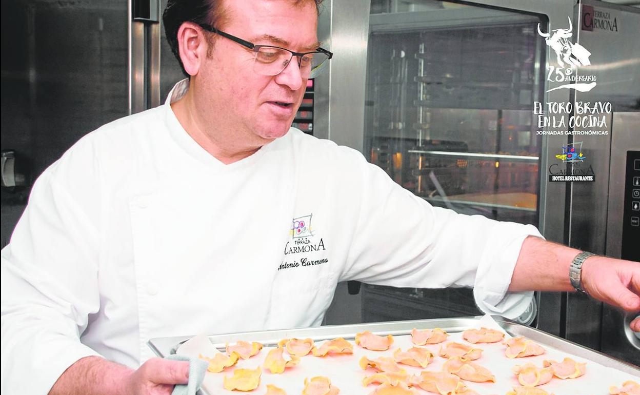 'El toro bravo en la cocina' celebra su 26 edición y el 75º aniversario de Terraza Carmona desde hoy