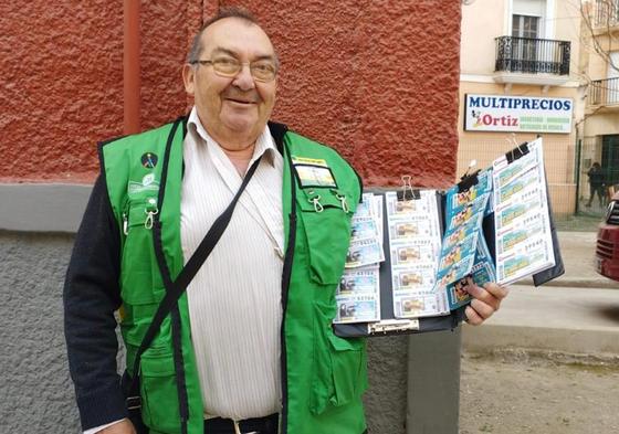 Pedro López, vendedor que ha despachado el premio en Cuevas del Almanzora.