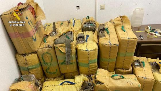 Ocho detenidos en el Levante tras interceptar un alijo de más de mil kilos de hachís