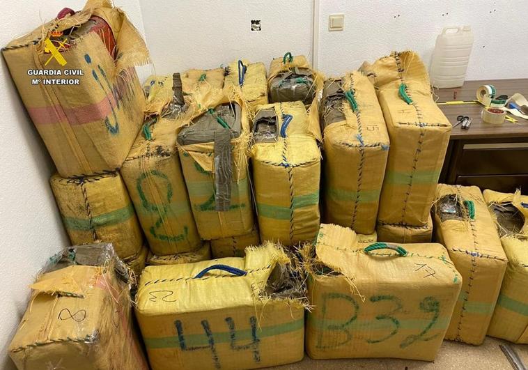 Ocho detenidos en el Levante tras interceptar un alijo de más de mil kilos de hachís