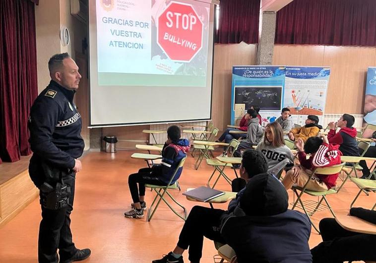 La Policía Local de Huércal-Overa lleva su plan de prevención del acoso escolar a los adolescentes