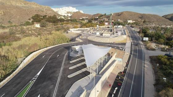 Concluyen las obras del intercambiador de hasta cuatro autobuses en Mojácar