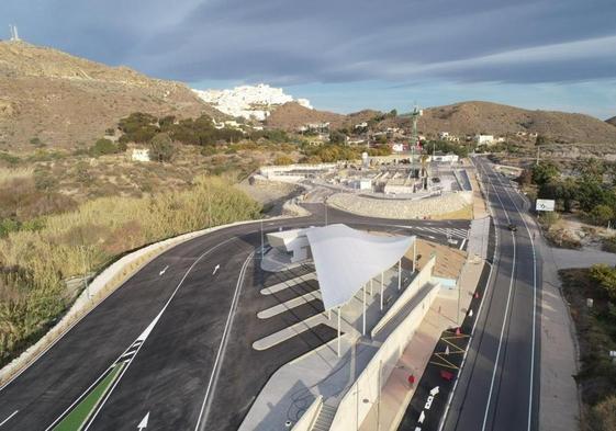 Concluyen las obras del intercambiador de hasta cuatro autobuses en Mojácar
