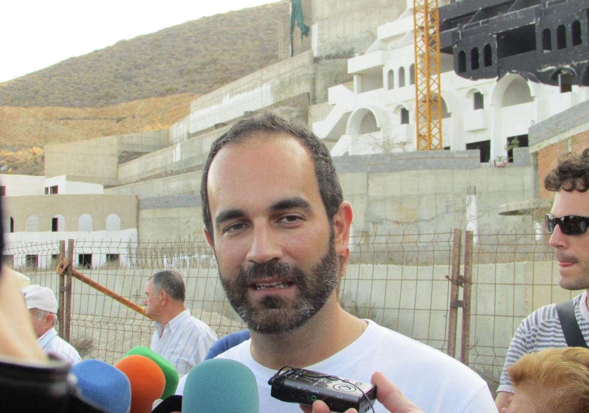 José Luis Amérigo, alcalde de Carboneras, en declaraciones junto al Algarrobico.