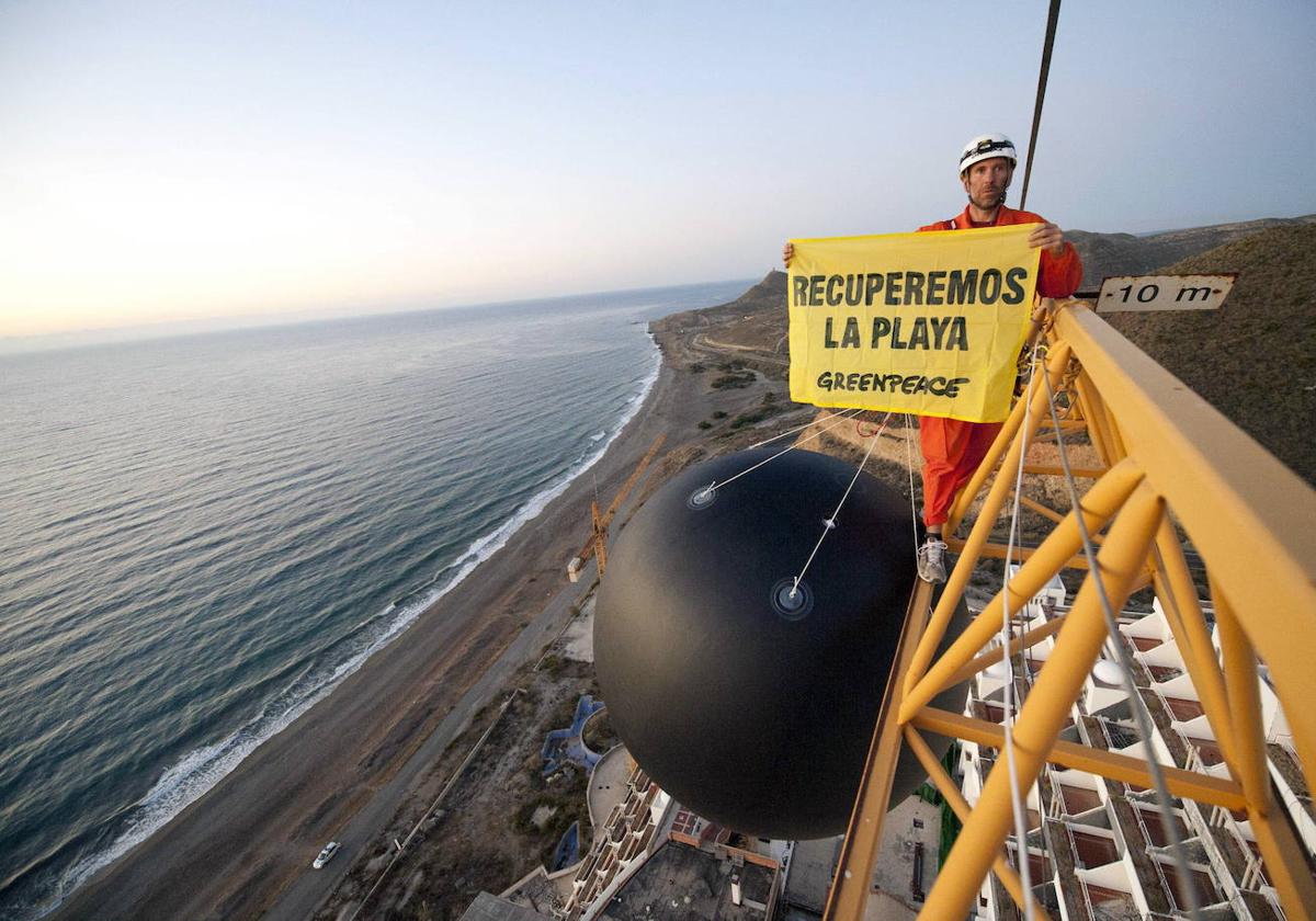 Greenpeace denuncia ante el TSJA que la desclasificación del Algarrobico es «nula»