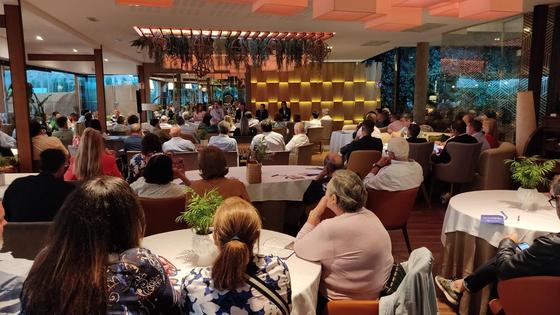 Alfonso García se reúne con más de 200 empresarios y comerciantes de Vera para trasladarles sus propuestas