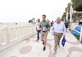 Javier Aureliano García y Pedro Zamora en un paseo electoral.