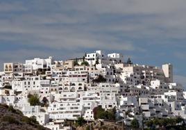 El investigado por el voto en Mojácar ligado al PP es funcionario municipal y era buscado por receptación