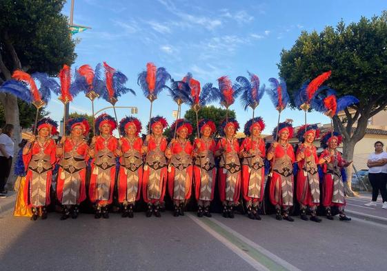 Vecinas de Vera, caracterizadas para el desfile de Moros y Cristianos de Vera.