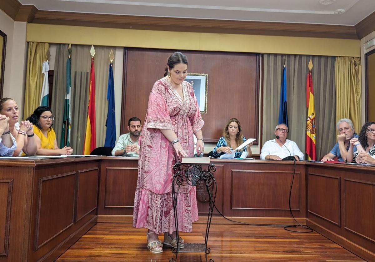 María Isabel López tomando posesión como alcaldesa de Turre.