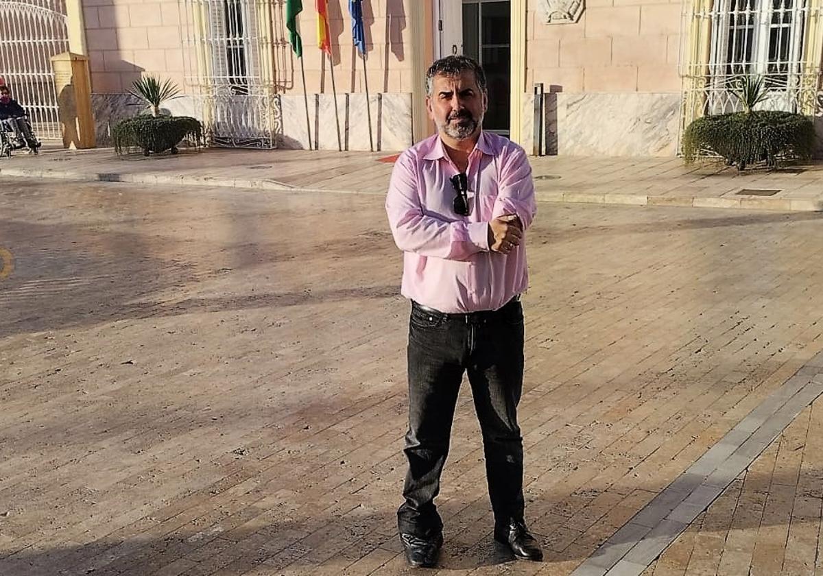 Cánovas: «Solicitamos profesionales especializados en TEA y aula matinal para la Escuela de Verano»