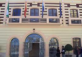 Vista de la fachada del Ayuntamiento de Garrucha.