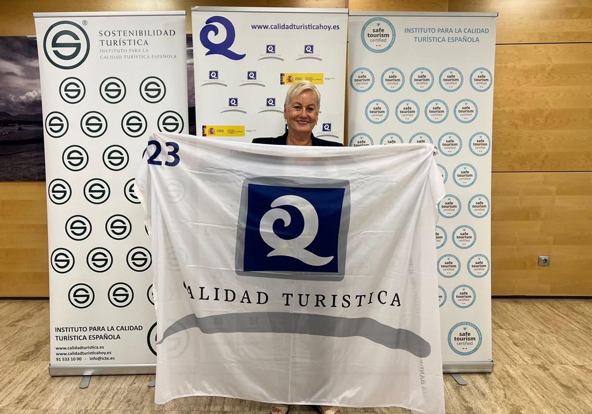 Las banderas 'Q de calidad turística' seguirán ondeando en las playas de San José y de Agua Amarga