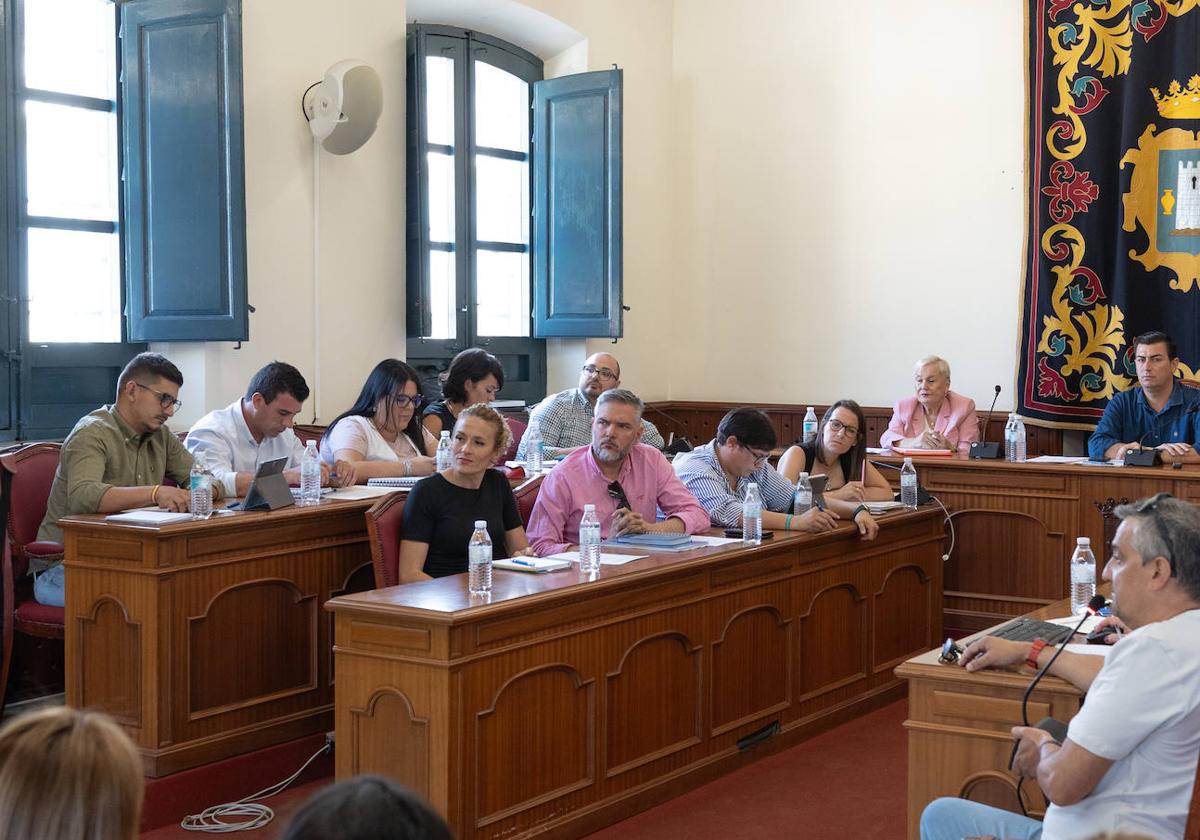 «Nos hemos encontrado un millón de euros en facturas sin consignación», afirma el alcalde de Níjar
