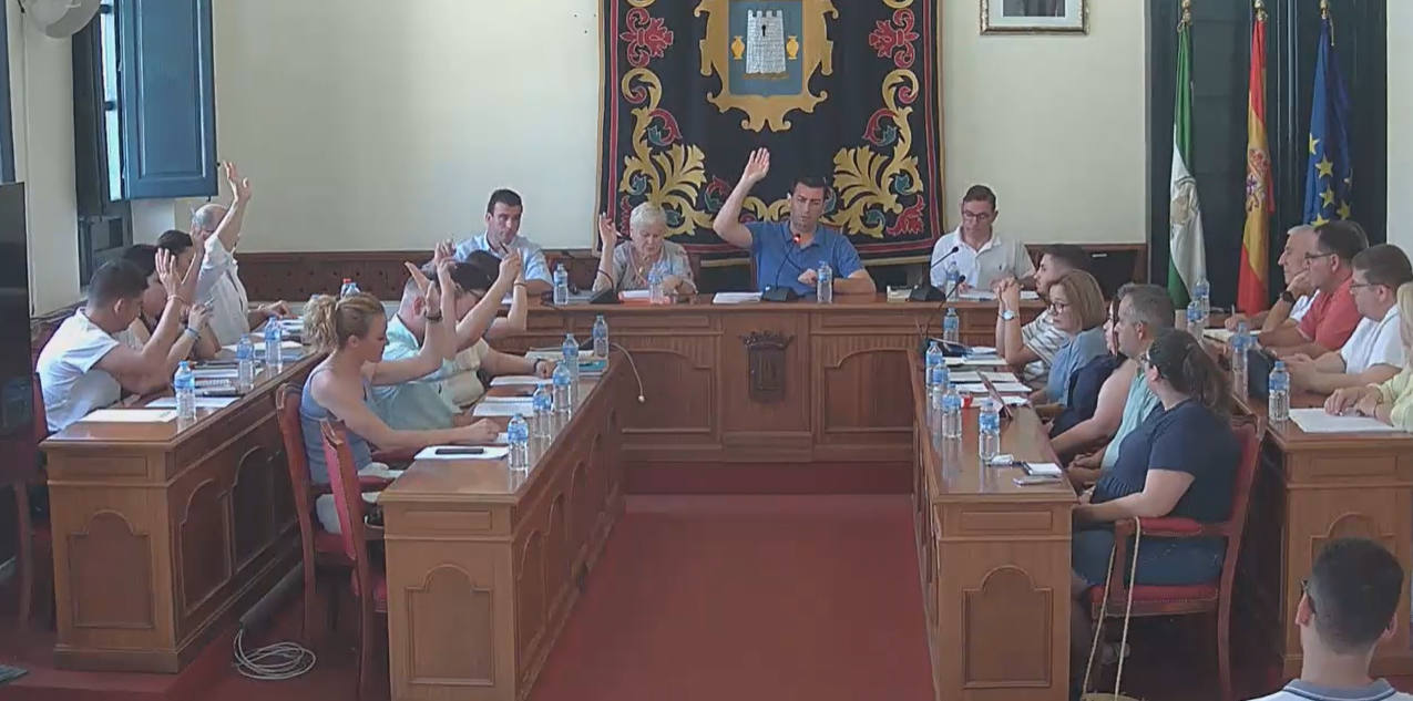 El alcalde de Níjar se compromete con los 20 trabajadores de limpieza con contratos expirados